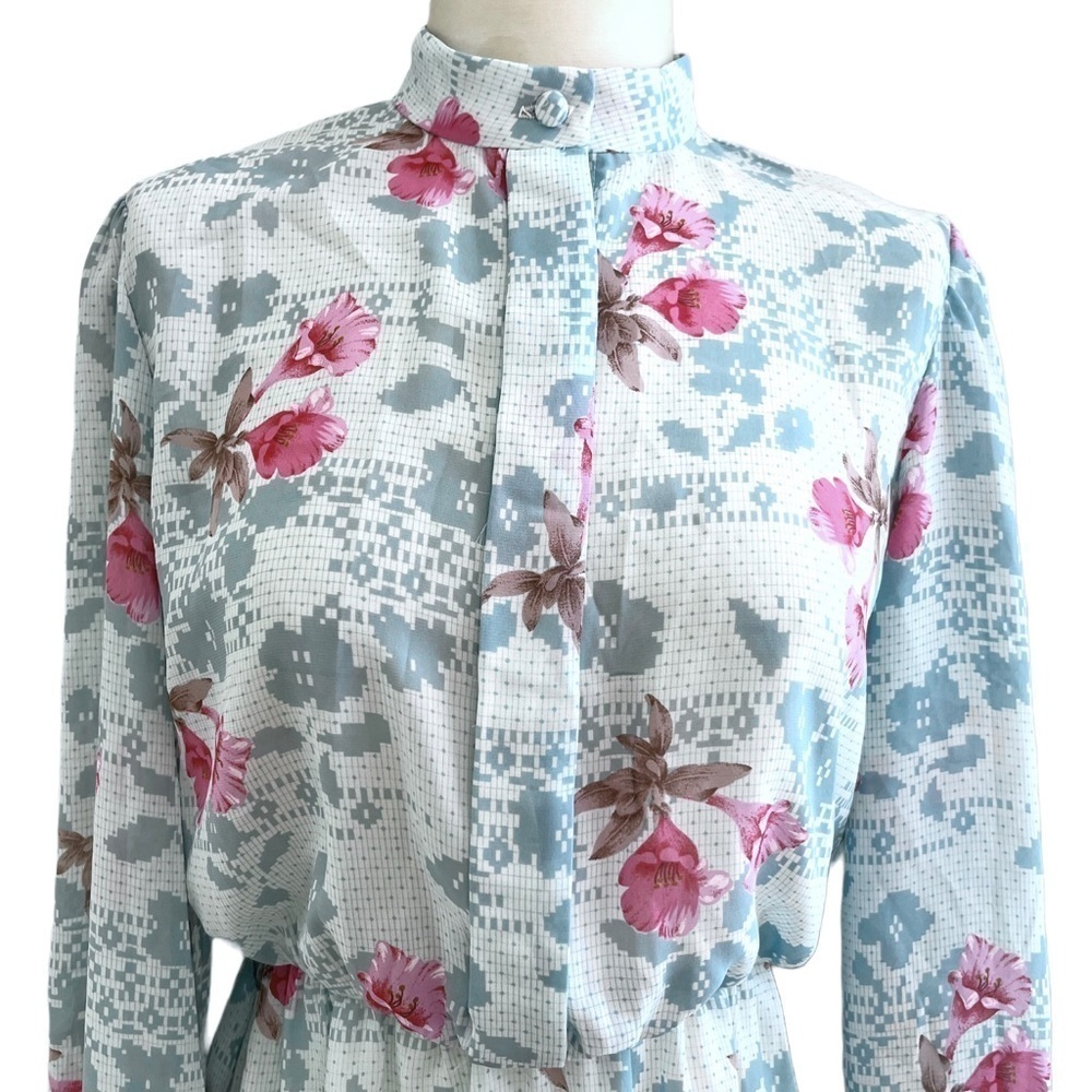 𝅺vintage 1970s sheer blue floral high neck secretary dress with ruffle cuff Sz M - Picture 2 of 9
